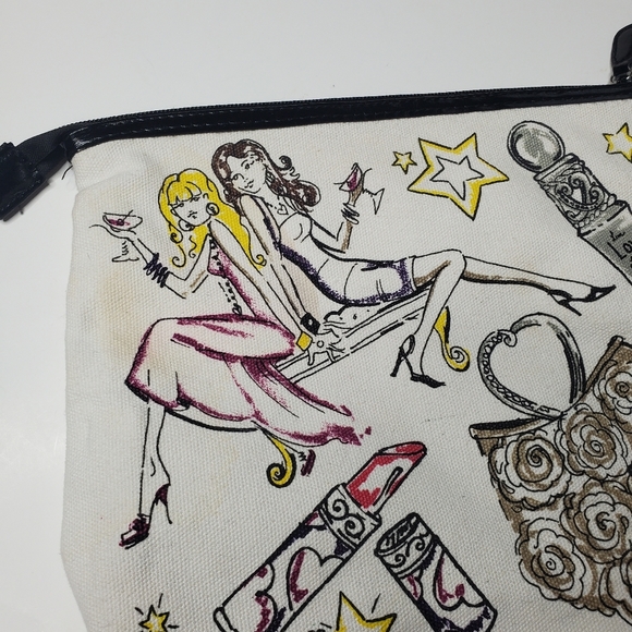 Brighton || Cream Cosmetic Bag Taxi Theme - Picture 3 of 8